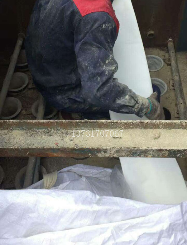 不畏（wèi）嚴寒搶工期 除塵布袋更換完畢