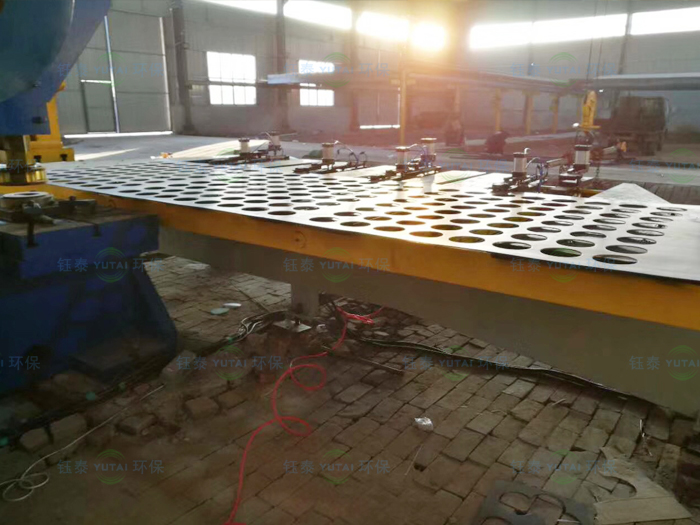 公司新購入一台500T除塵器花板自動衝床