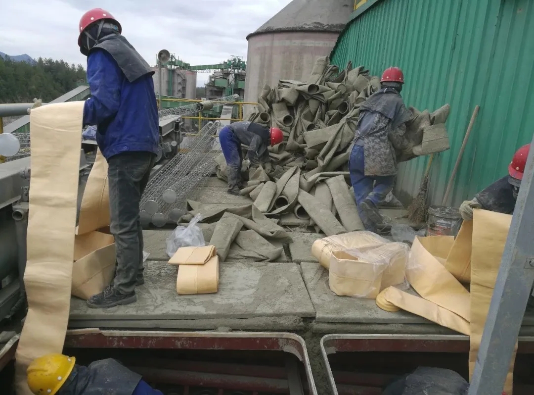 水泥廠窯頭布（bù）袋除塵（chén）器更換除（chú）塵布袋