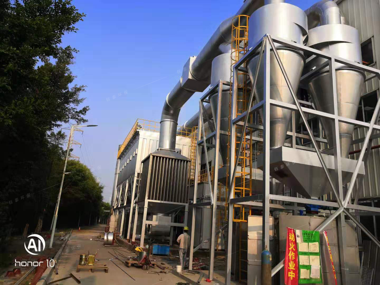 再生鋁（lǚ）雙室爐布袋除塵器