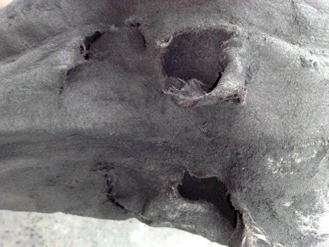 布（bù）袋式除塵器實（shí）際（jì）應（yīng）用中濾袋的破損形式及原因解（jiě）密